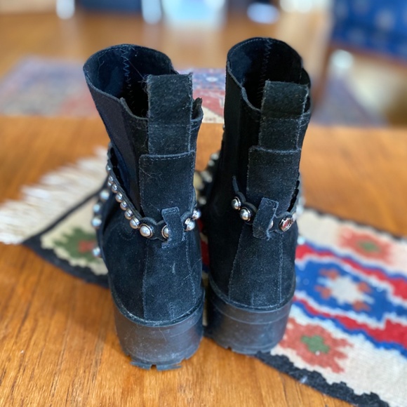 Karl Lagerfeld Chelsea Boots with Decorative Silver Harness - Picture 4 of 4
